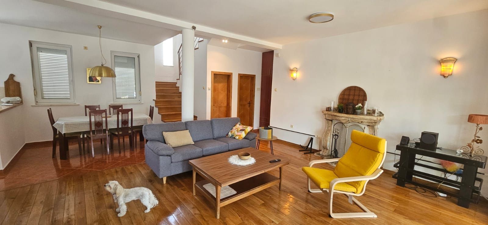 Izdavanje prostrane i renovirane kuće sa panoramskim pogledom na more – Krimovica, Kotor (NA DUŽI PERIOD) - Amfora Real Estate