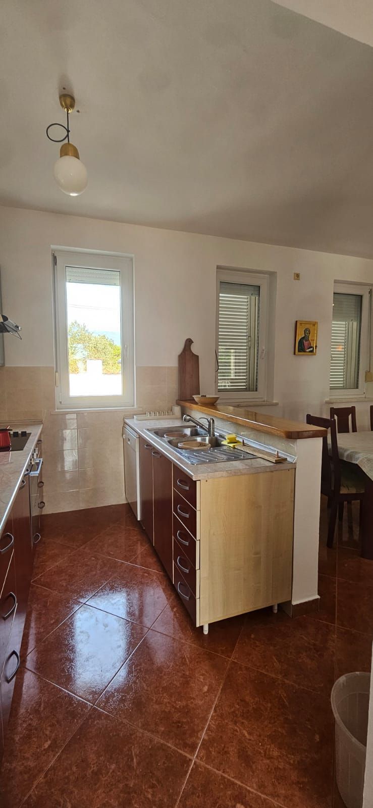 Izdavanje prostrane i renovirane kuće sa panoramskim pogledom na more – Krimovica, Kotor (NA DUŽI PERIOD) - Amfora Real Estate