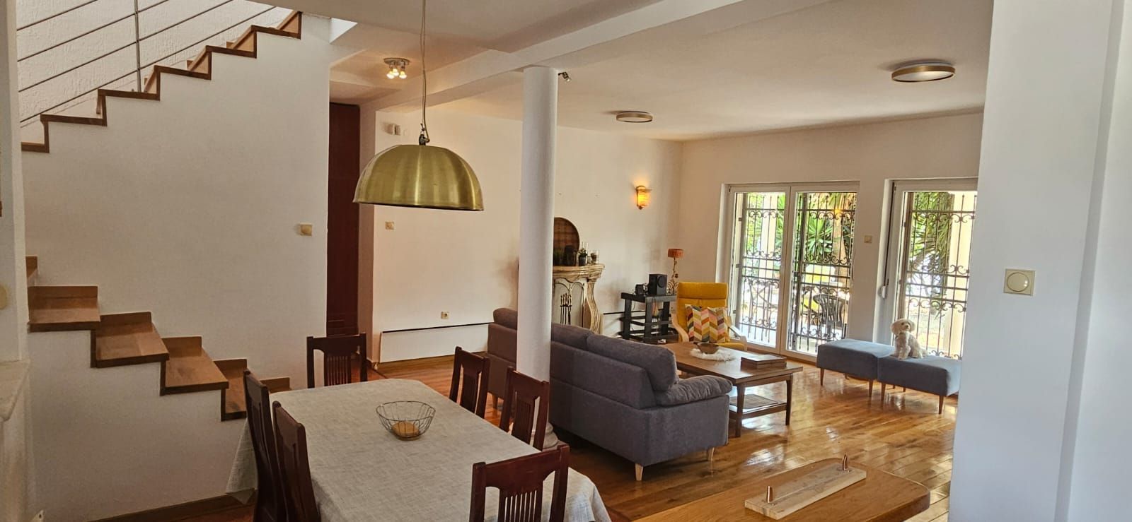 Izdavanje prostrane i renovirane kuće sa panoramskim pogledom na more – Krimovica, Kotor (NA DUŽI PERIOD) - Amfora Real Estate