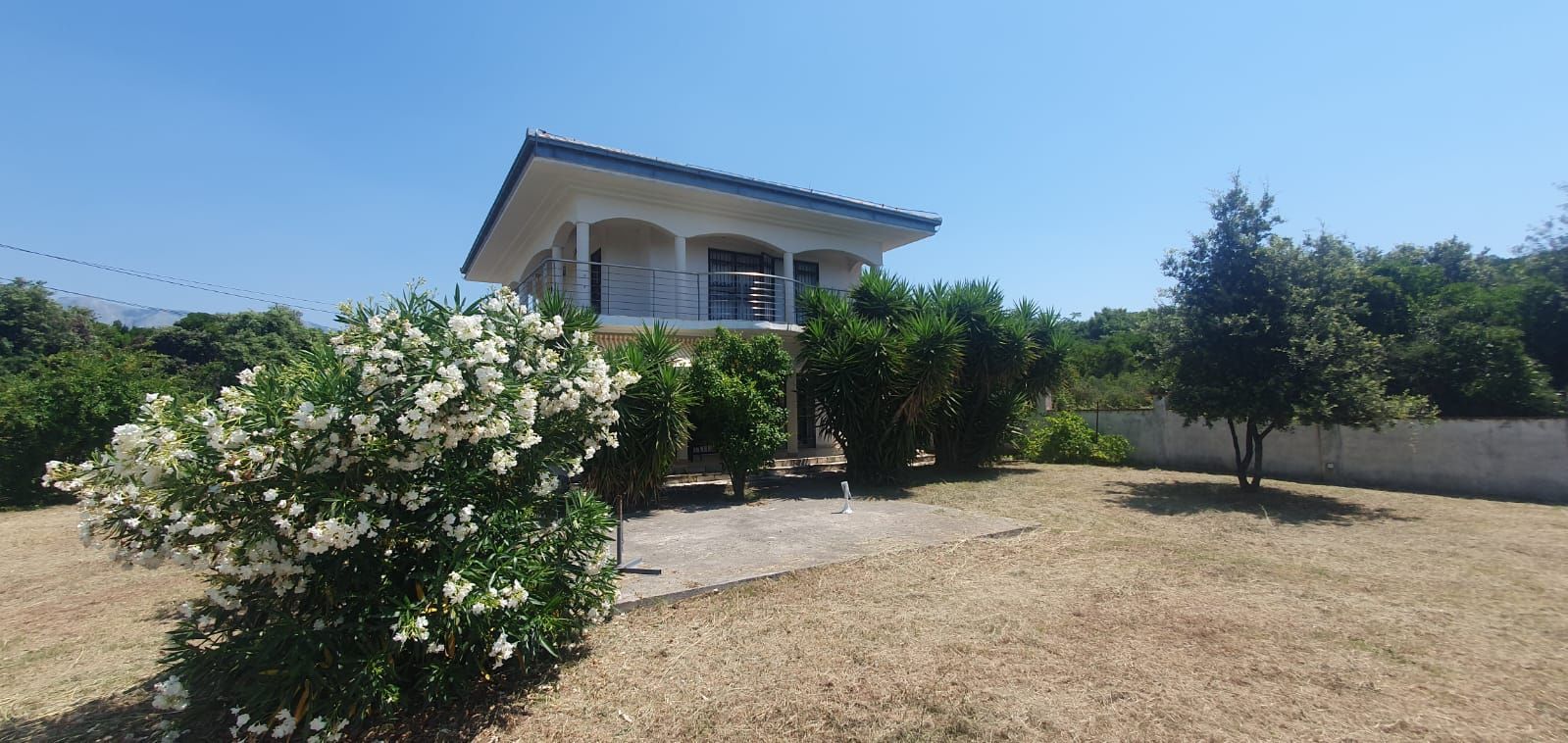 Izdavanje prostrane i renovirane kuće sa panoramskim pogledom na more – Krimovica, Kotor (NA DUŽI PERIOD) - Amfora Real Estate