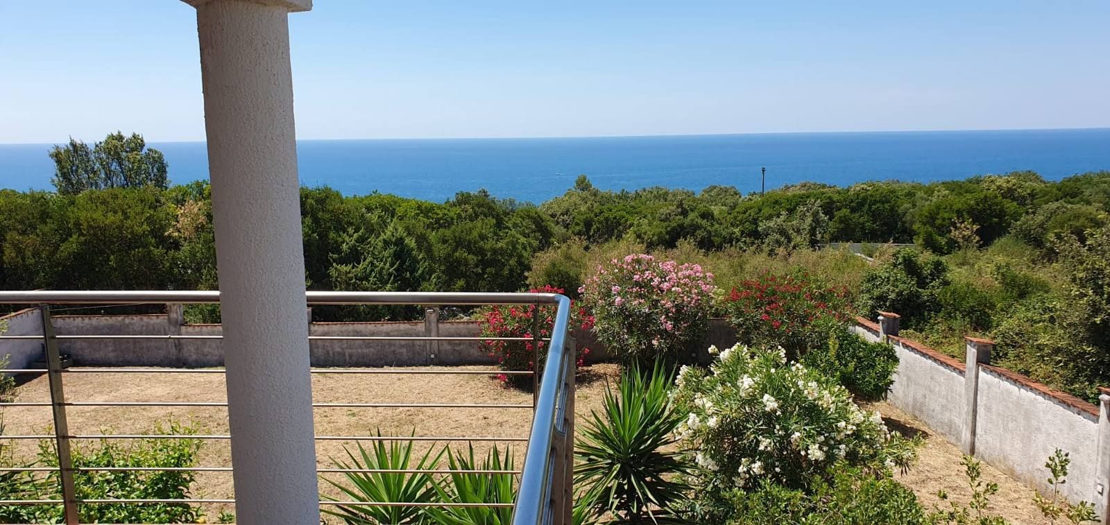 Izdavanje prostrane i renovirane kuće sa panoramskim pogledom na more – Krimovica, Kotor (NA DUŽI PERIOD) - Amfora Real Estate