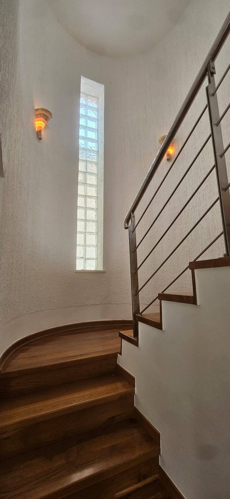 Izdavanje prostrane i renovirane kuće sa panoramskim pogledom na more – Krimovica, Kotor (NA DUŽI PERIOD) - Amfora Real Estate