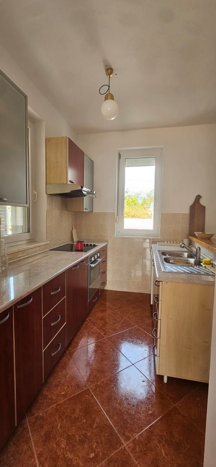 Izdavanje prostrane i renovirane kuće sa panoramskim pogledom na more – Krimovica, Kotor (NA DUŽI PERIOD) - Amfora Real Estate