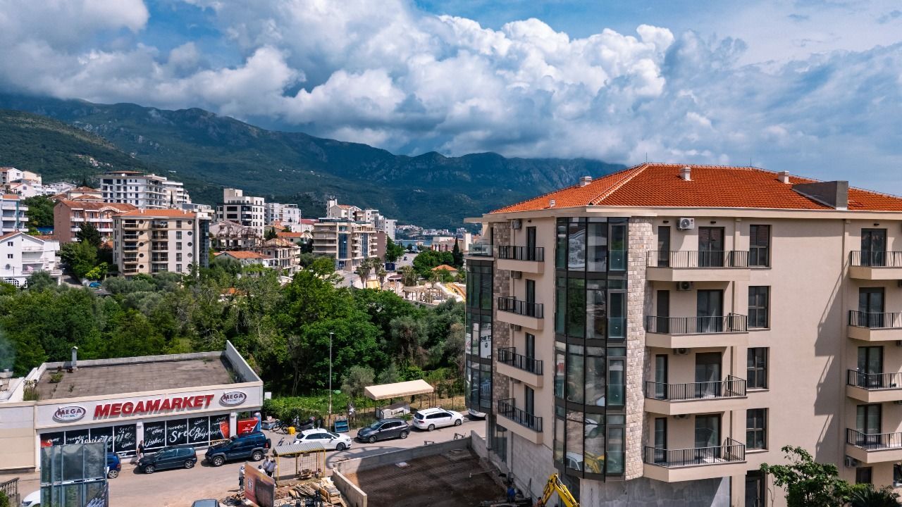 Studio apartman 27.57m² u ekskluzivnom kompleksu u izgradnji, na atraktivnoj lokaciji – Bečići  (Plaćanje na rate) - Amfora Real Estate