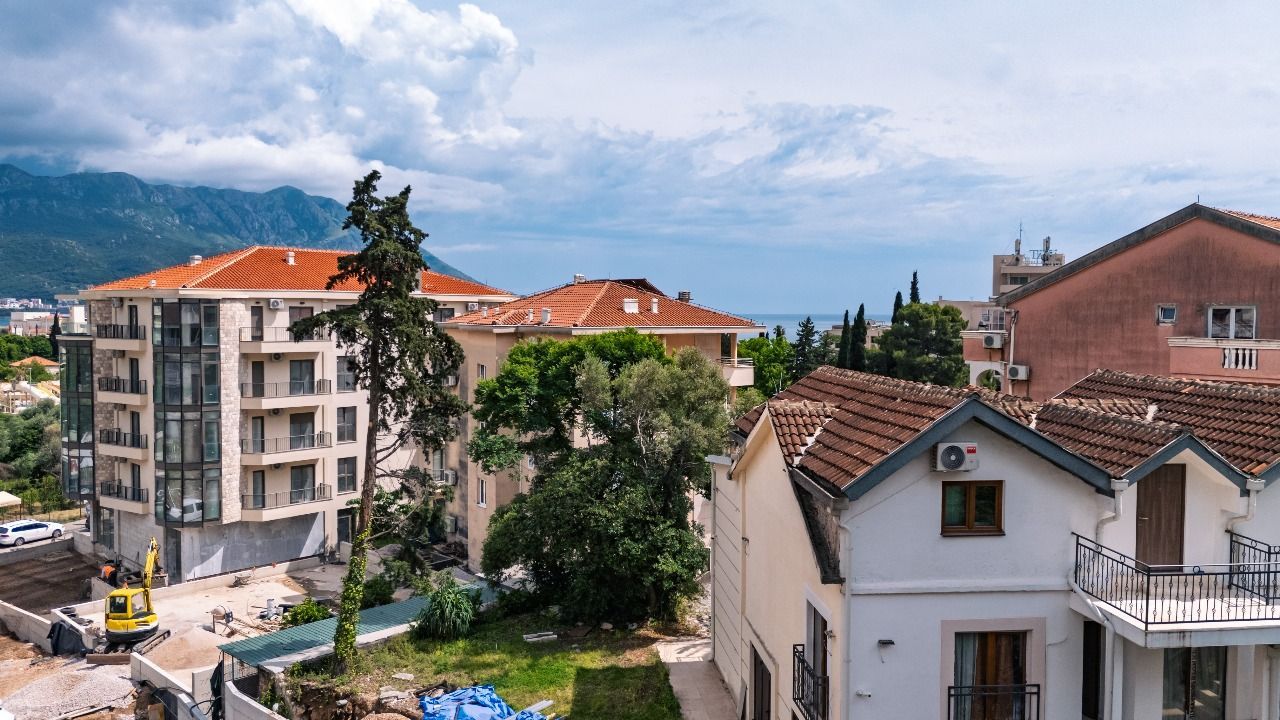 Trosoban stan 134.32m² u ekskluzivnom kompleksu u izgradnji, na atraktivnoj lokaciji – Bečići (Plaćanje na rate) - Amfora Real Estate