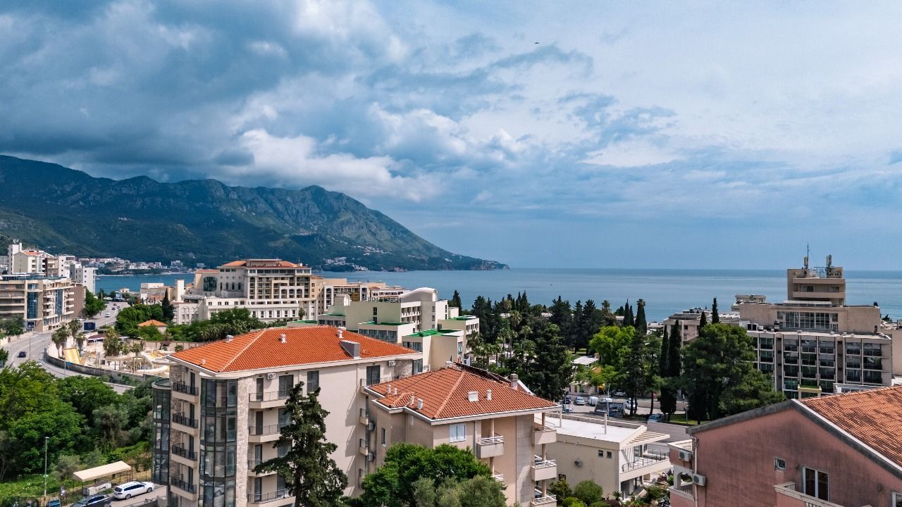 Trosoban stan 134.32m² u ekskluzivnom kompleksu u izgradnji, na atraktivnoj lokaciji – Bečići (Plaćanje na rate) - Amfora Real Estate