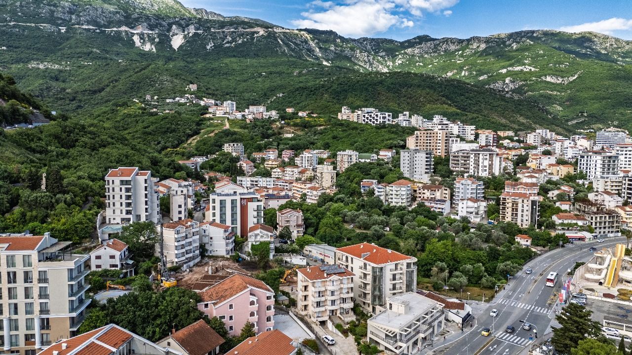Trosoban stan 134.32m² u ekskluzivnom kompleksu u izgradnji, na atraktivnoj lokaciji – Bečići (Plaćanje na rate) - Amfora Real Estate