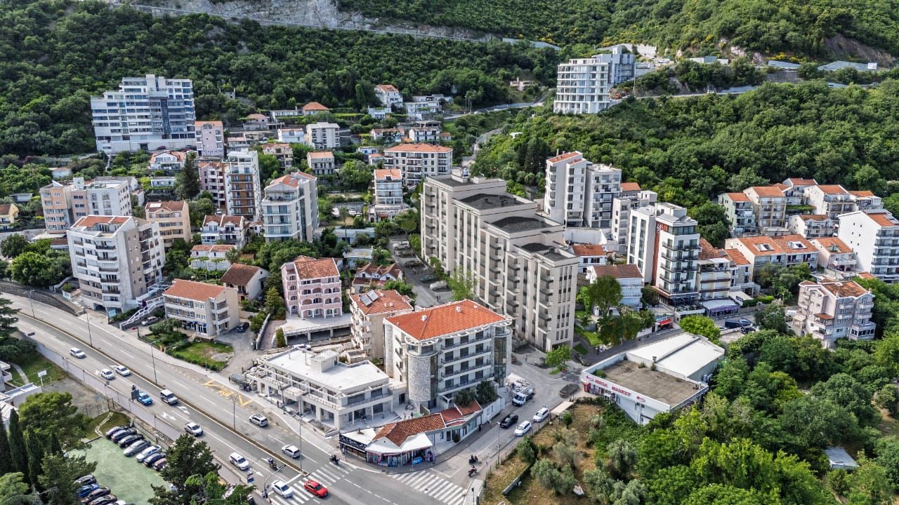 Trosoban stan 134.32m² u ekskluzivnom kompleksu u izgradnji, na atraktivnoj lokaciji – Bečići (Plaćanje na rate) - Amfora Real Estate