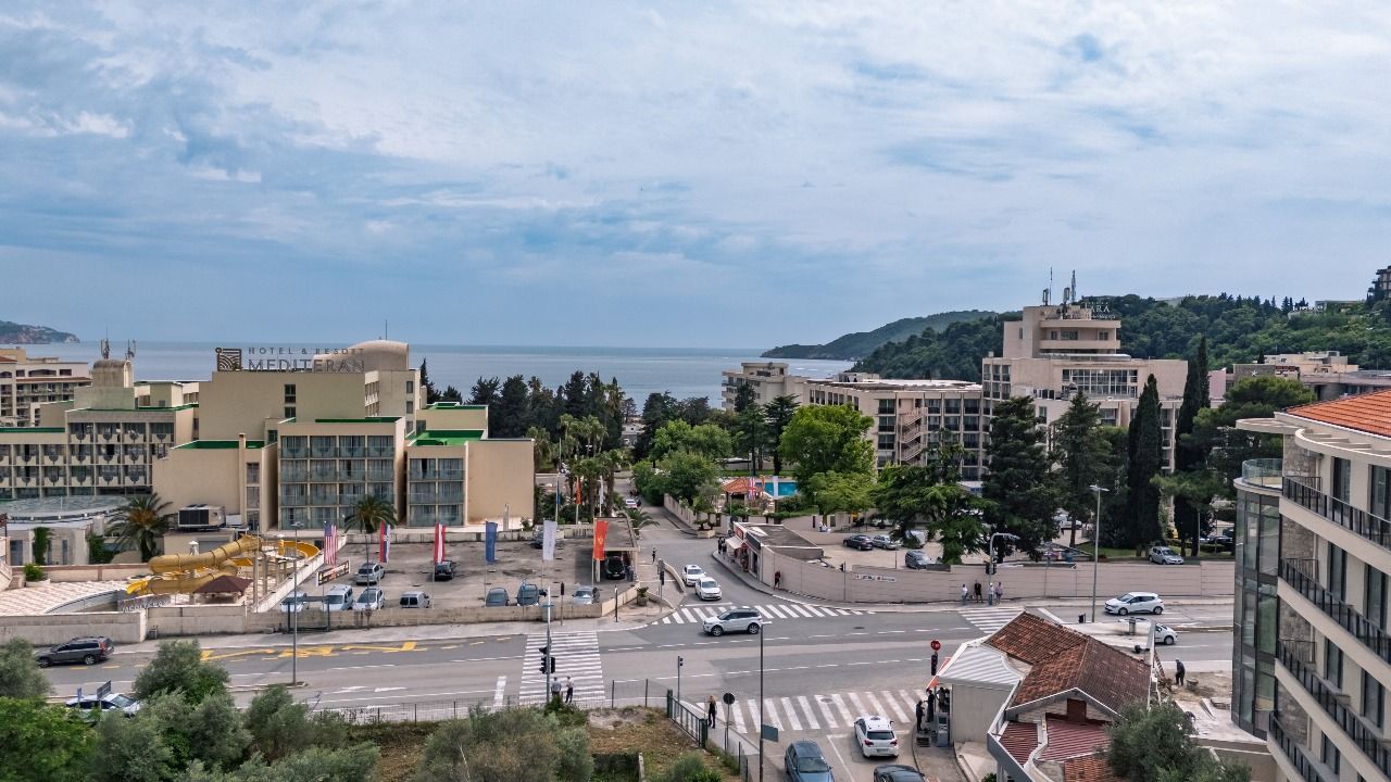 Trosoban stan 134.32m² u ekskluzivnom kompleksu u izgradnji, na atraktivnoj lokaciji – Bečići (Plaćanje na rate) - Amfora Real Estate