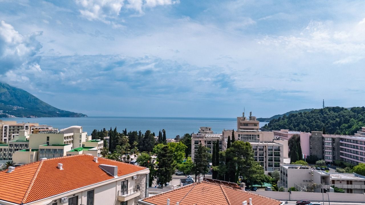 Trosoban stan 134.32m² u ekskluzivnom kompleksu u izgradnji, na atraktivnoj lokaciji – Bečići (Plaćanje na rate) - Amfora Real Estate