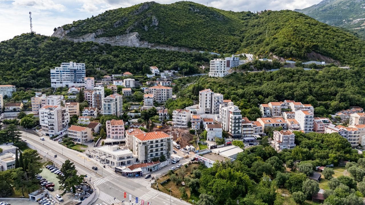 Trosoban stan 134.95m² u ekskluzivnom kompleksu u izgradnji, na atraktivnoj lokaciji – Bečići (Plaćanje na rate) - Amfora Real Estate
