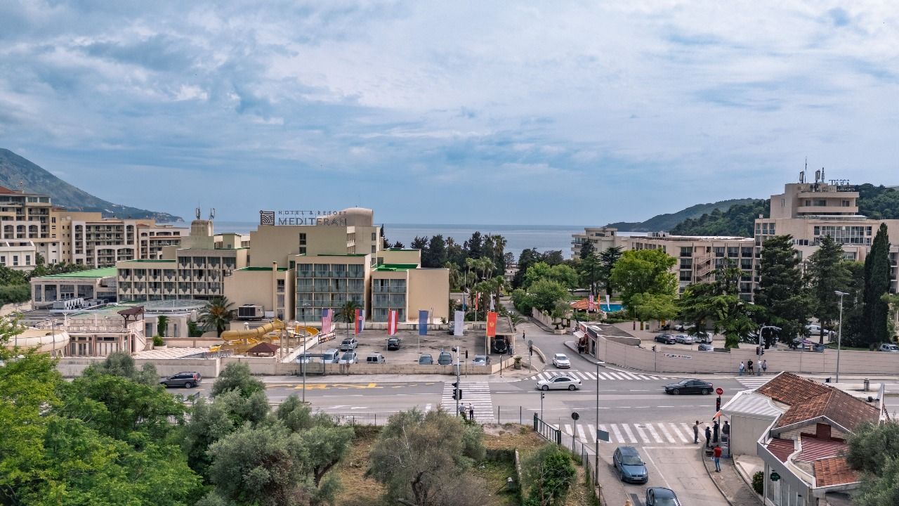 Trosoban stan 134.95m² u ekskluzivnom kompleksu u izgradnji, na atraktivnoj lokaciji – Bečići (Plaćanje na rate) - Amfora Real Estate