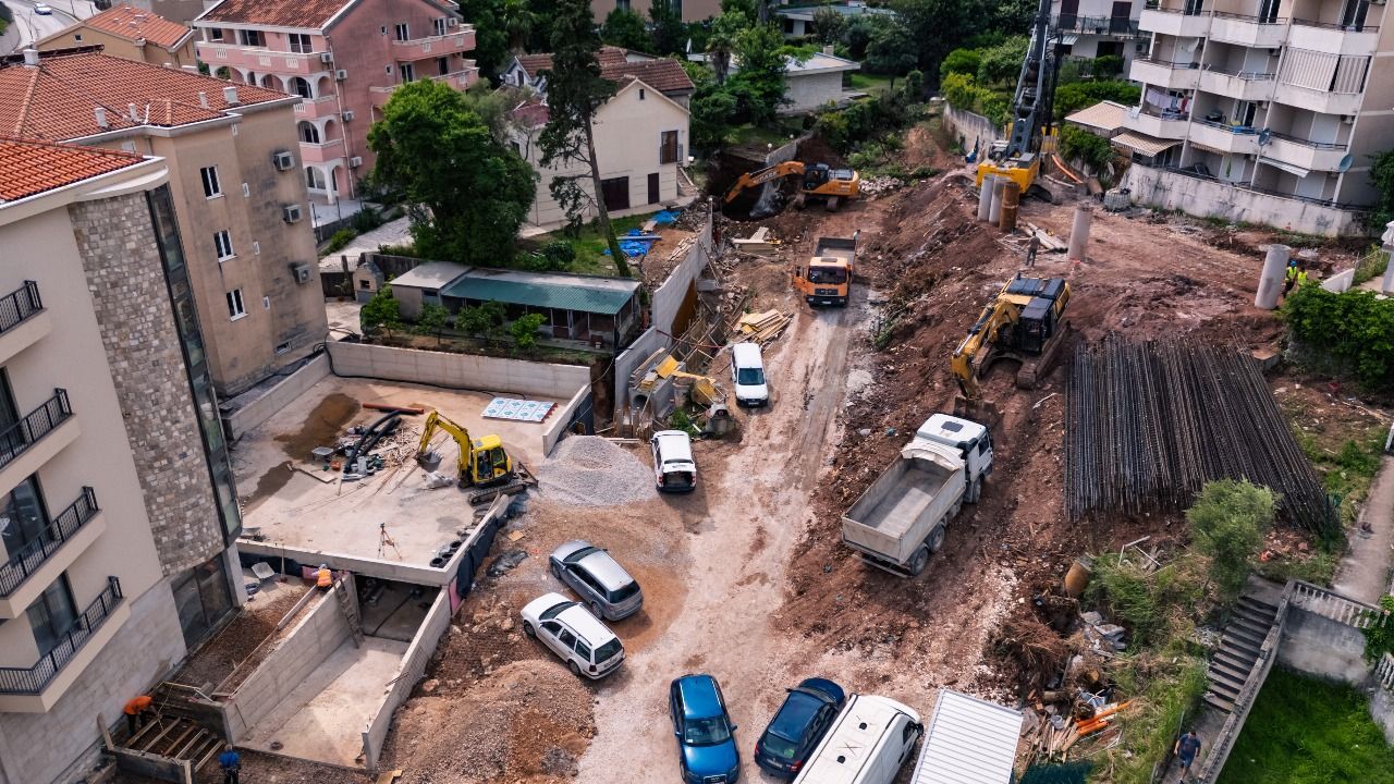 Dvosoban stan 94.85m² sa pogledom na more u ekskluzivnom kompleksu u izgradnji, na atraktivnoj lokaciji – Bečići (Plaćanje na rate) - Amfora Real Estate
