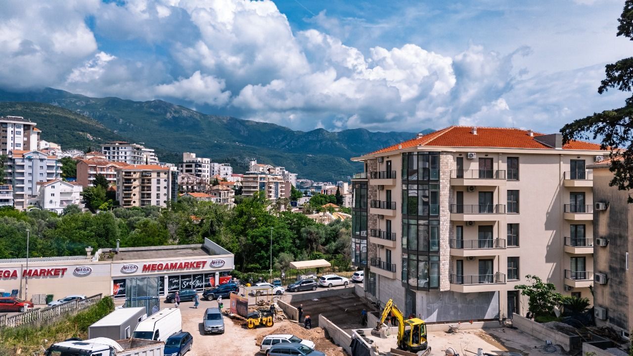 Trosoban stan 134.80m² u ekskluzivnom kompleksu u izgradnji, na atraktivnoj lokaciji – Bečići (Plaćanje na rate) - Amfora Real Estate