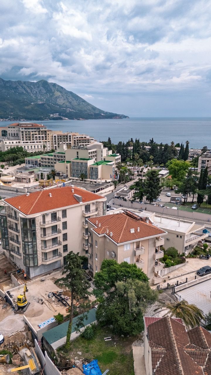 Trosoban stan 134.80m² u ekskluzivnom kompleksu u izgradnji, na atraktivnoj lokaciji – Bečići (Plaćanje na rate) - Amfora Real Estate