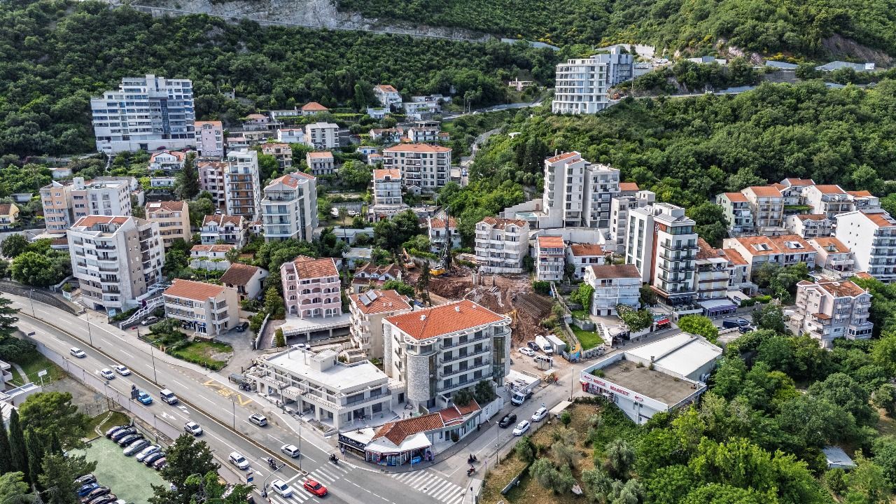 Trosoban stan 134.80m² u ekskluzivnom kompleksu u izgradnji, na atraktivnoj lokaciji – Bečići (Plaćanje na rate) - Amfora Real Estate
