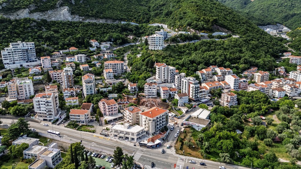 Trosoban stan 134.80m² u ekskluzivnom kompleksu u izgradnji, na atraktivnoj lokaciji – Bečići (Plaćanje na rate) - Amfora Real Estate
