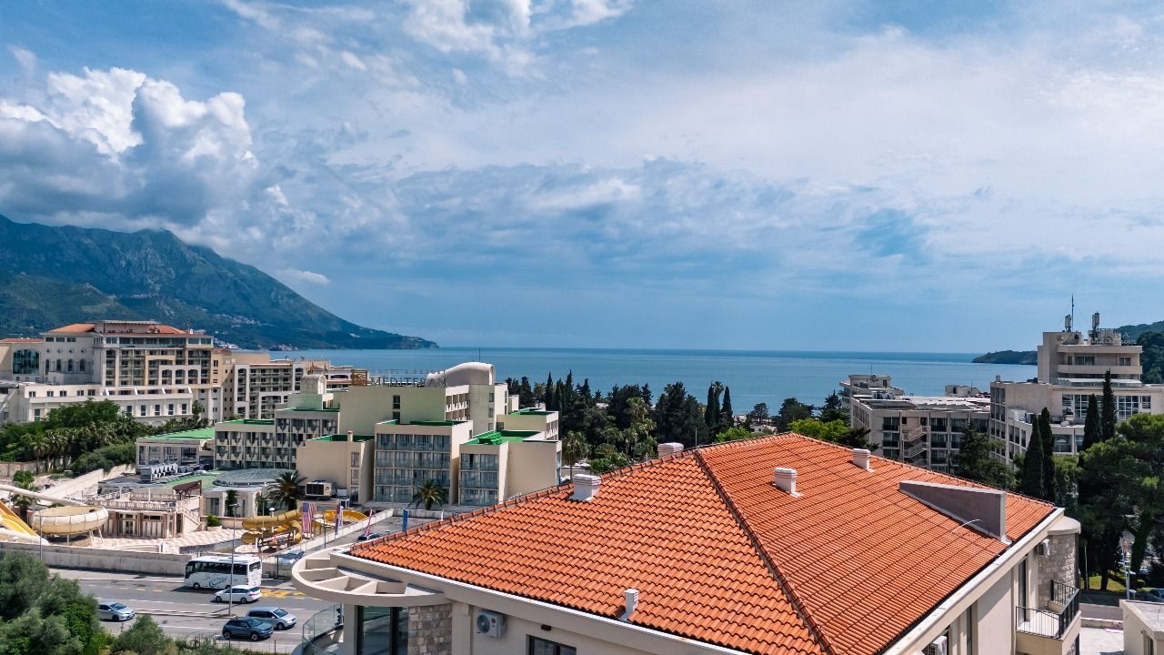 Trosoban stan 134.80m² u ekskluzivnom kompleksu u izgradnji, na atraktivnoj lokaciji – Bečići (Plaćanje na rate) - Amfora Real Estate