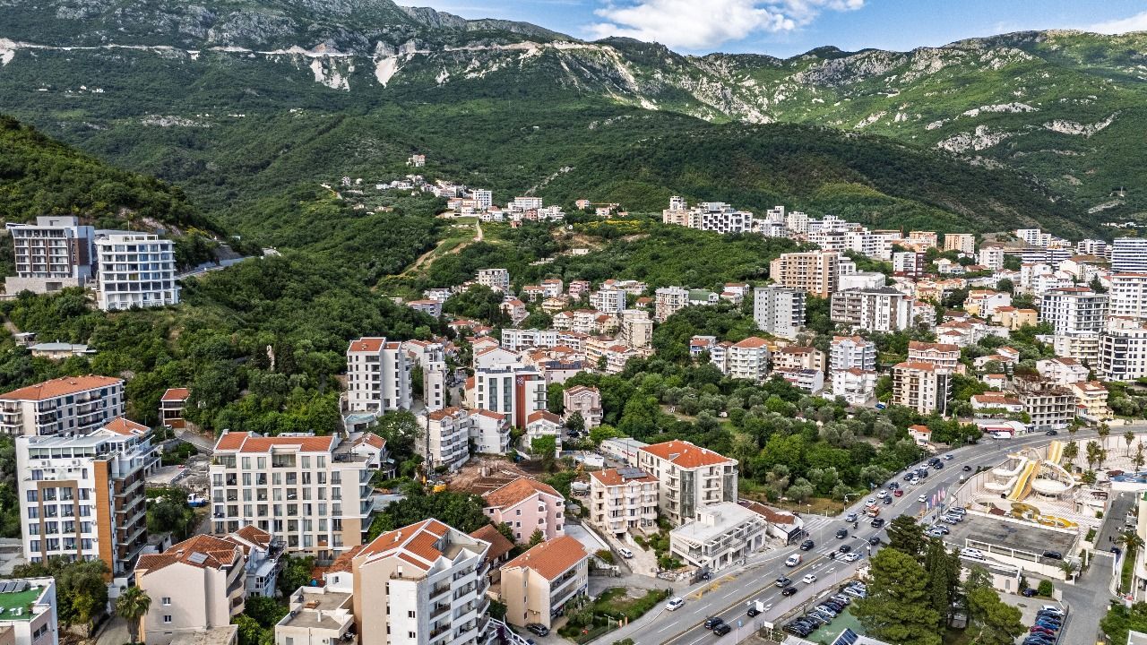 Trosoban stan 134.80m² u ekskluzivnom kompleksu u izgradnji, na atraktivnoj lokaciji – Bečići (Plaćanje na rate) - Amfora Real Estate