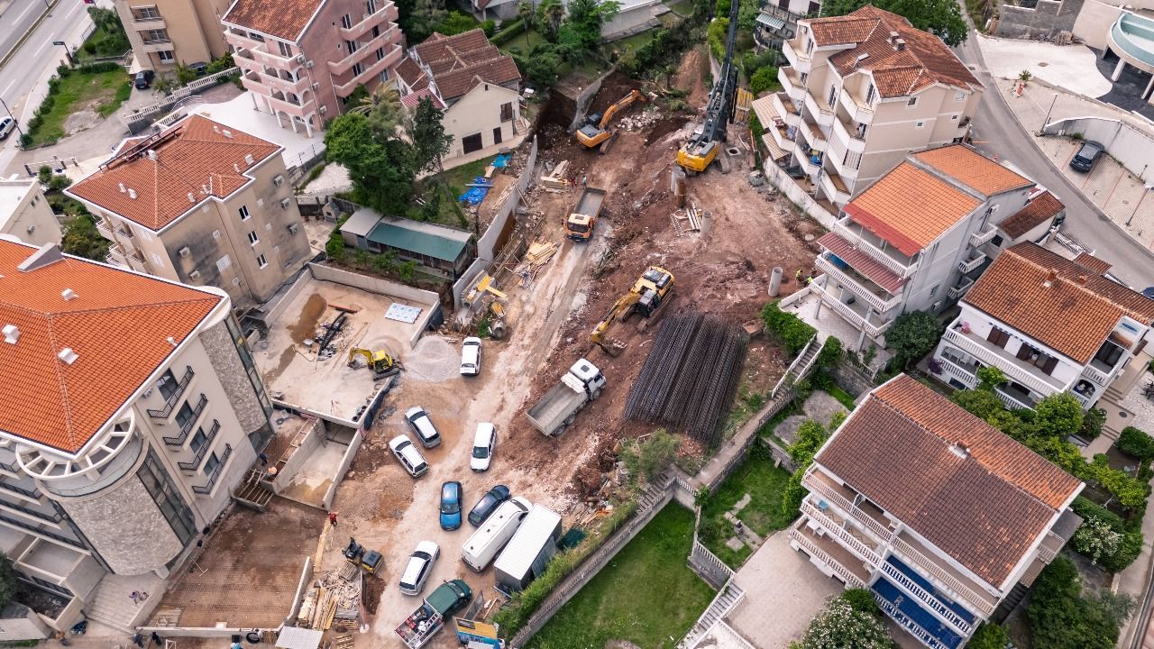 Dvosoban stan 94.85m² sa pogledom na more u ekskluzivnom kompleksu u izgradnji, na atraktivnoj lokaciji – Bečići  (Plaćanje na rate) - Amfora Real Estate