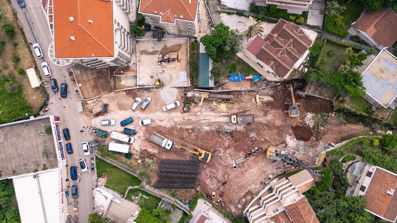 Dvosoban stan 94.85m² sa pogledom na more u ekskluzivnom kompleksu u izgradnji, na atraktivnoj lokaciji – Bečići  (Plaćanje na rate) - Amfora Real Estate