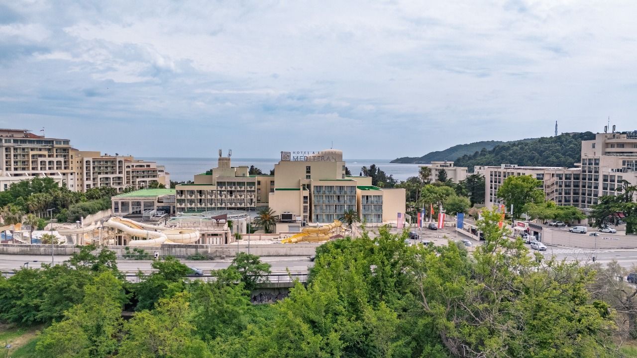 Trosoban penthouse 135,16m2 sa panoramskim pogledom na more u ekskluzivnom kompleksu u izgradnji, na atraktivnoj lokaciji – Bečići  (Plaćanje na rate) - Amfora Real Estate