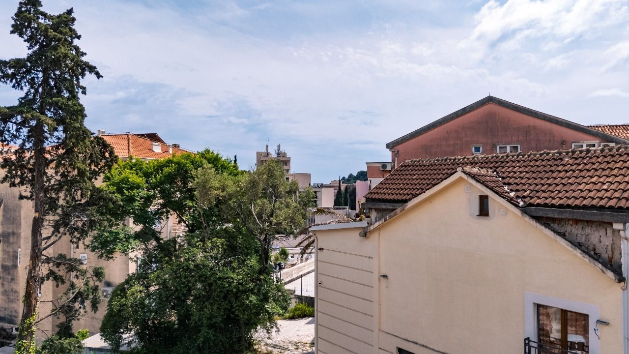 Trosoban penthouse 135,16m2 sa panoramskim pogledom na more u ekskluzivnom kompleksu u izgradnji, na atraktivnoj lokaciji – Bečići  (Plaćanje na rate) - Amfora Real Estate