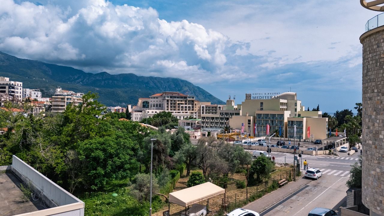 Jednosoban stan 41.66m² u ekskluzivnom kompleksu u izgradnji, na atraktivnoj lokaciji – Bečići  (Plaćanje na rate) - Amfora Real Estate