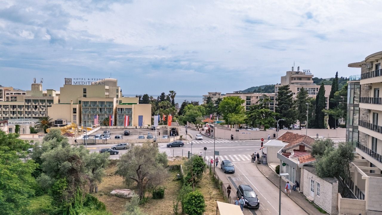 Jednosoban stan 47.68m² u ekskluzivnom kompleksu u izgradnji, na atraktivnoj lokaciji – Bečići  (Plaćanje na rate) - Amfora Real Estate