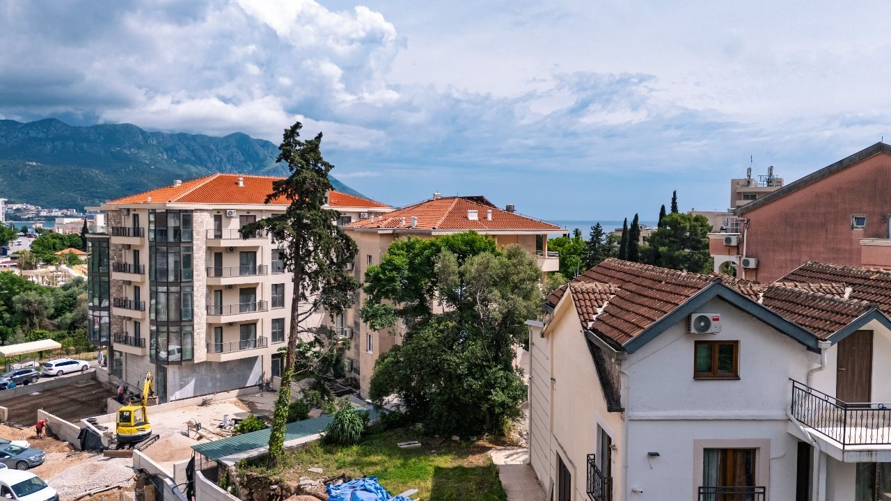Jednosoban stan 47.68m² u ekskluzivnom kompleksu u izgradnji, na atraktivnoj lokaciji – Bečići  (Plaćanje na rate) - Amfora Real Estate