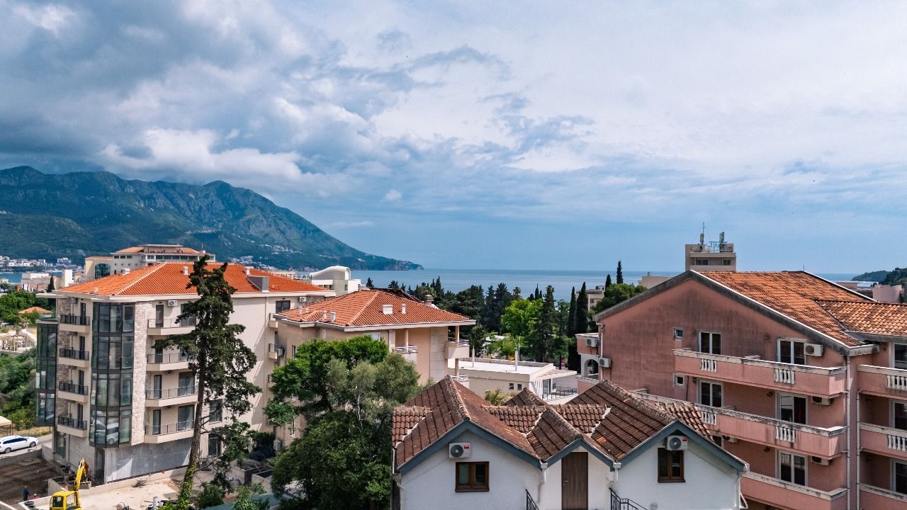 Jednosoban stan 55.95m² sa pogledom na more u ekskluzivnom kompleksu u izgradnji, na atraktivnoj lokaciji – Bečići  (Plaćanje na rate) - Amfora Real Estate