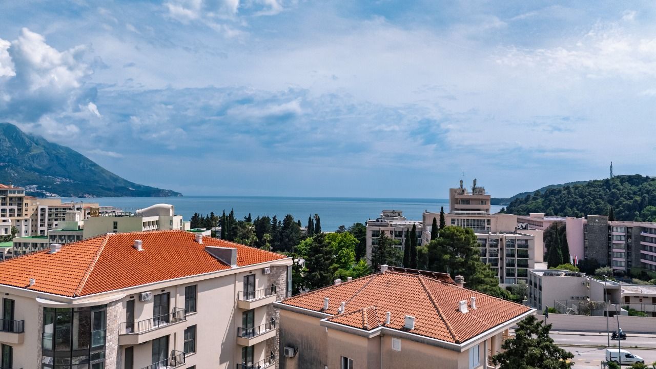 Jednosoban stan 55.95m² sa pogledom na more u ekskluzivnom kompleksu u izgradnji, na atraktivnoj lokaciji – Bečići  (Plaćanje na rate) - Amfora Real Estate