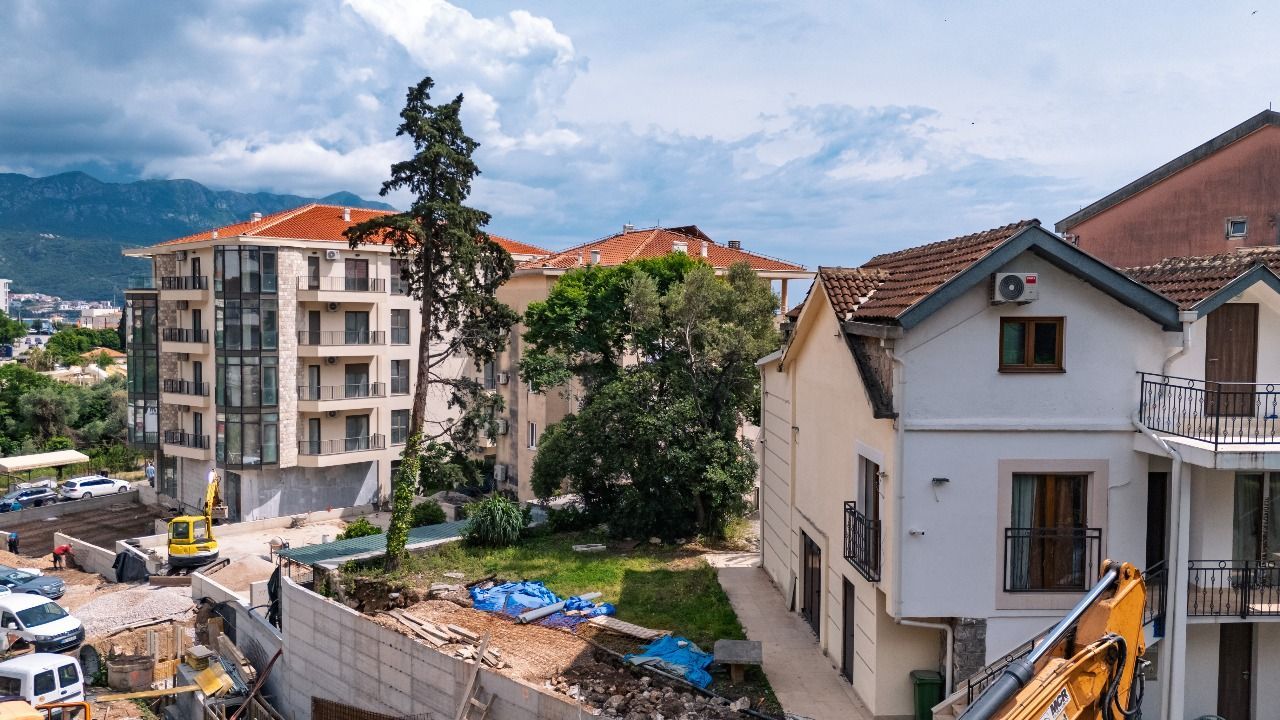 Trosoban penthouse stan 109.29m² sa panoramskim pogledom na more u ekskluzivnom kompleksu u izgradnji, na atraktivnoj lokaciji – Bečići | Akcijska cena do kraja godine uz plaćanje na rate - Amfora Real Estate