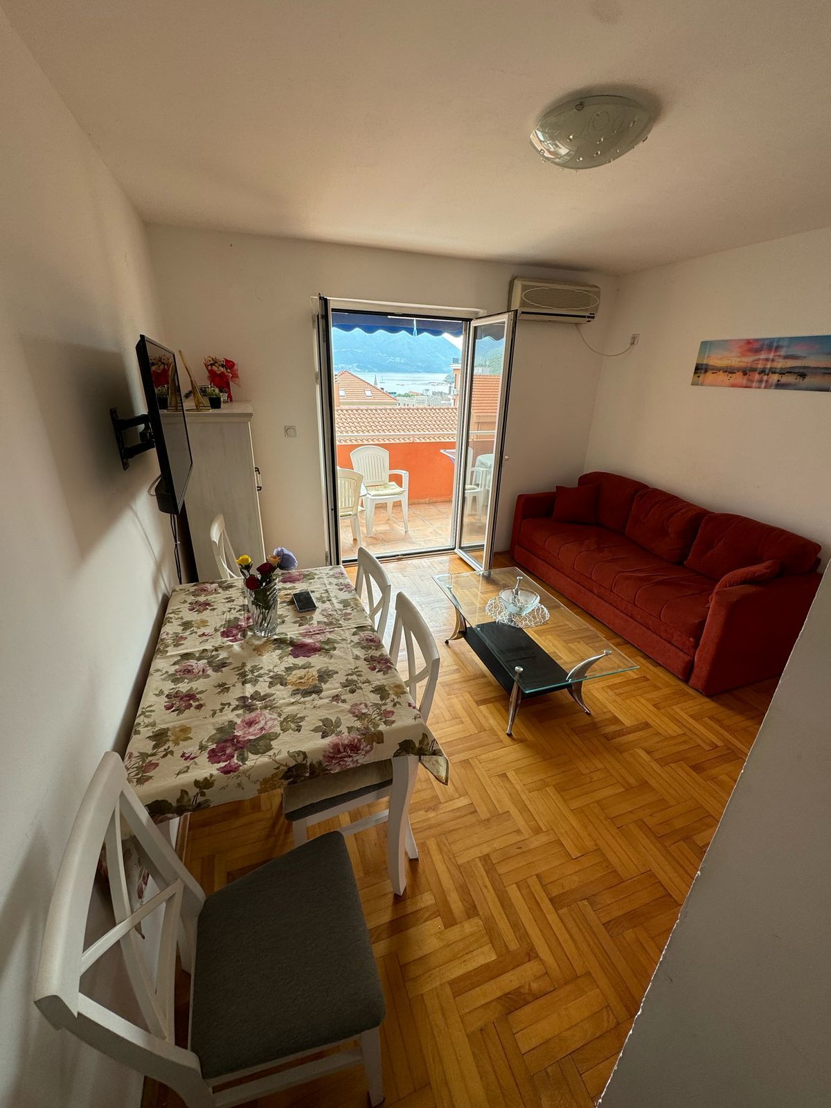 Izdavanje – Jednosoban stan 36 m² sa panoramskim pogledom na more i parkingom, Budva, Gospoština (Na period do 01.06.2026) - Amfora Real Estate