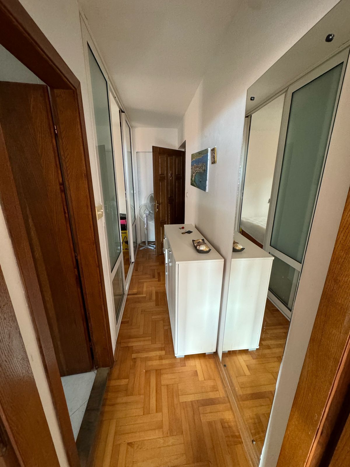 Izdavanje – Jednosoban stan 36 m² sa panoramskim pogledom na more i parkingom, Budva, Gospoština (Na period do 01.06.2026) - Amfora Real Estate