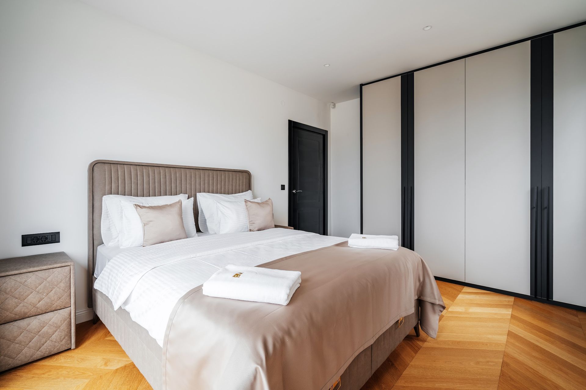 Izdaje se nova luksuzna vila sa bazenom i panoramskim pogledom na more – Reževići, Budva (na duži period) - Amfora Real Estate