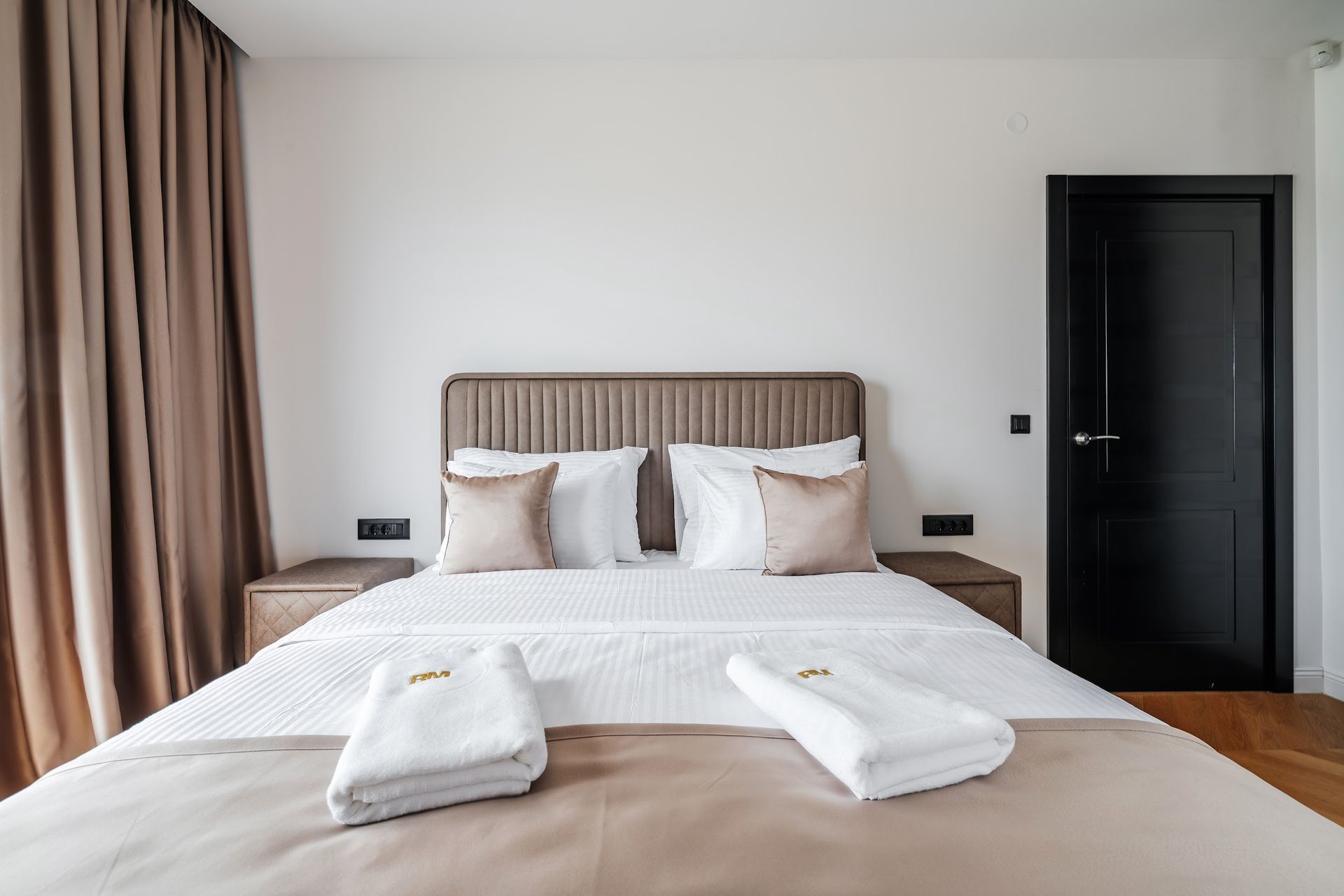 Izdaje se nova luksuzna vila sa bazenom i panoramskim pogledom na more – Reževići, Budva (na duži period) - Amfora Real Estate