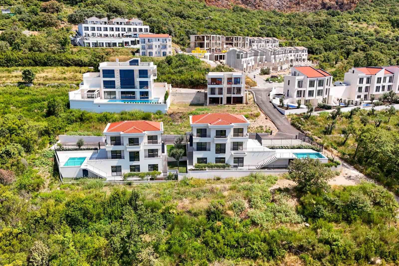 Izdaje se nova luksuzna vila sa bazenom i panoramskim pogledom na more – Reževići, Budva (na duži period) - Amfora Real Estate