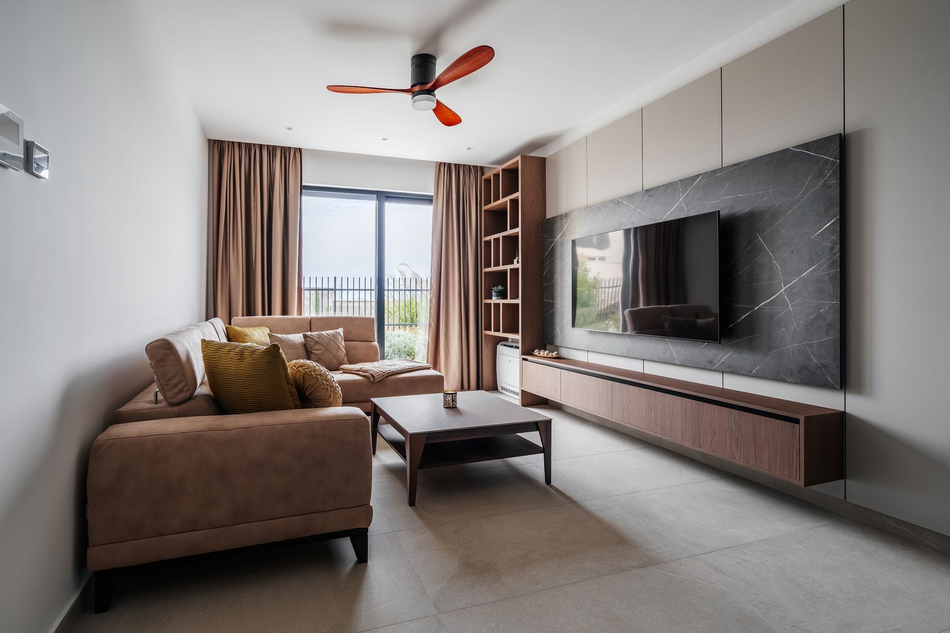 Izdaje se nova luksuzna vila sa bazenom i panoramskim pogledom na more – Reževići, Budva (na duži period) - Amfora Real Estate