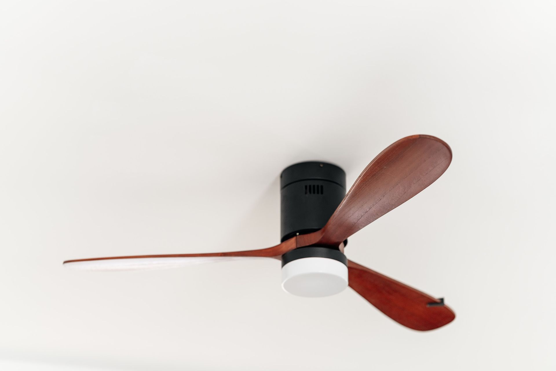 Izdaje se nova luksuzna vila sa bazenom i panoramskim pogledom na more – Reževići, Budva (na duži period) - Amfora Real Estate