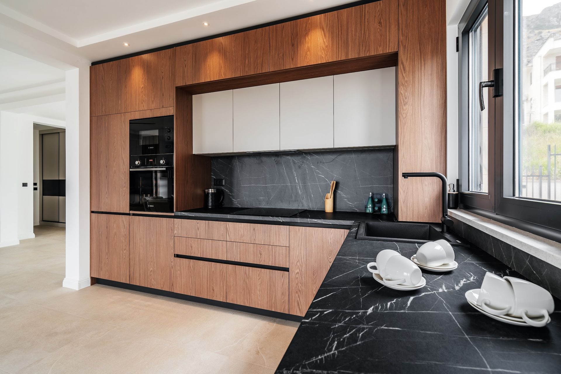 Izdaje se nova luksuzna vila sa bazenom i panoramskim pogledom na more – Reževići, Budva (na duži period) - Amfora Real Estate