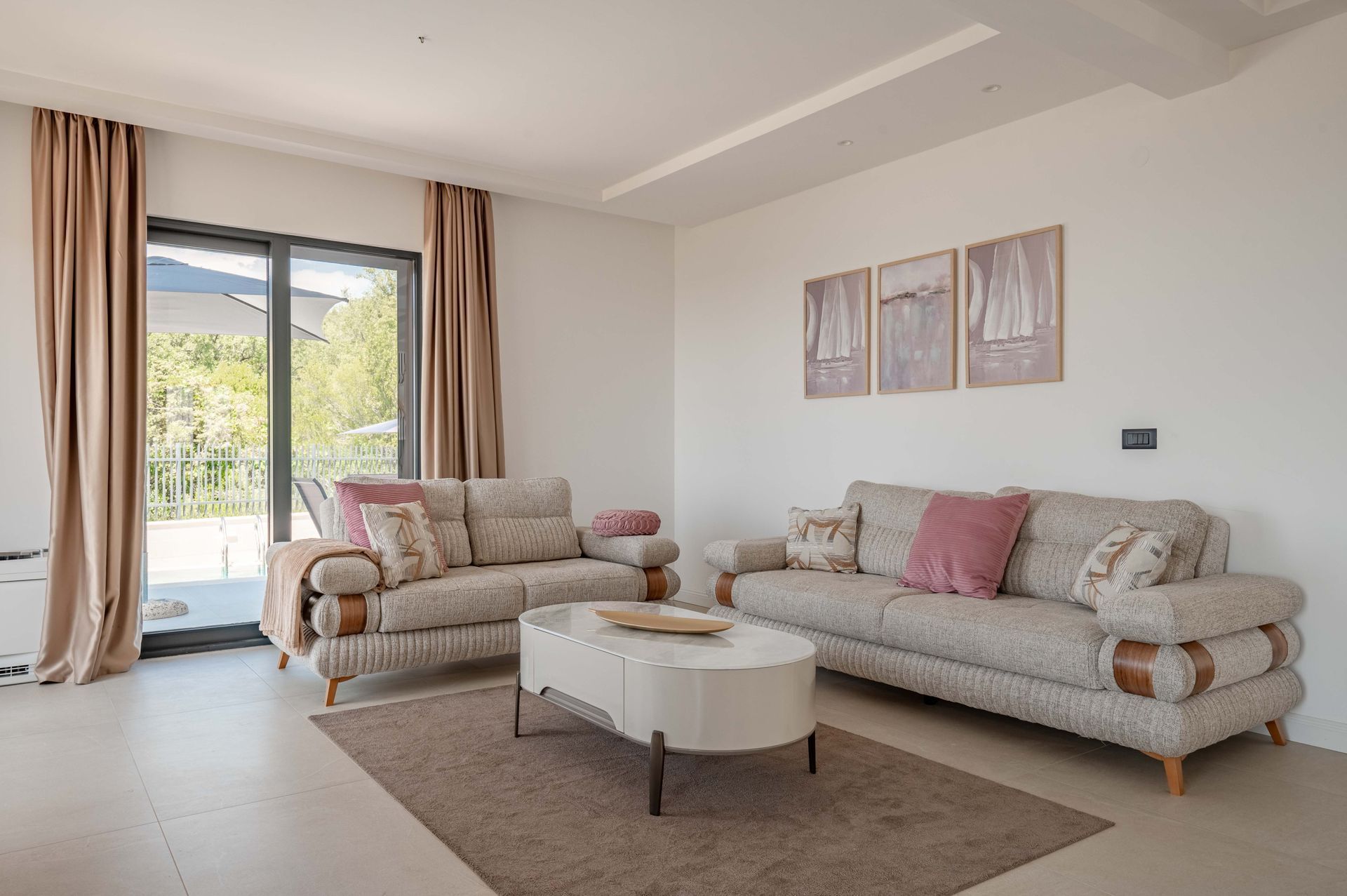 Izdaje se nova luksuzna vila sa bazenom i panoramskim pogledom na more – Reževići, Budva (na duži period) - Amfora Real Estate