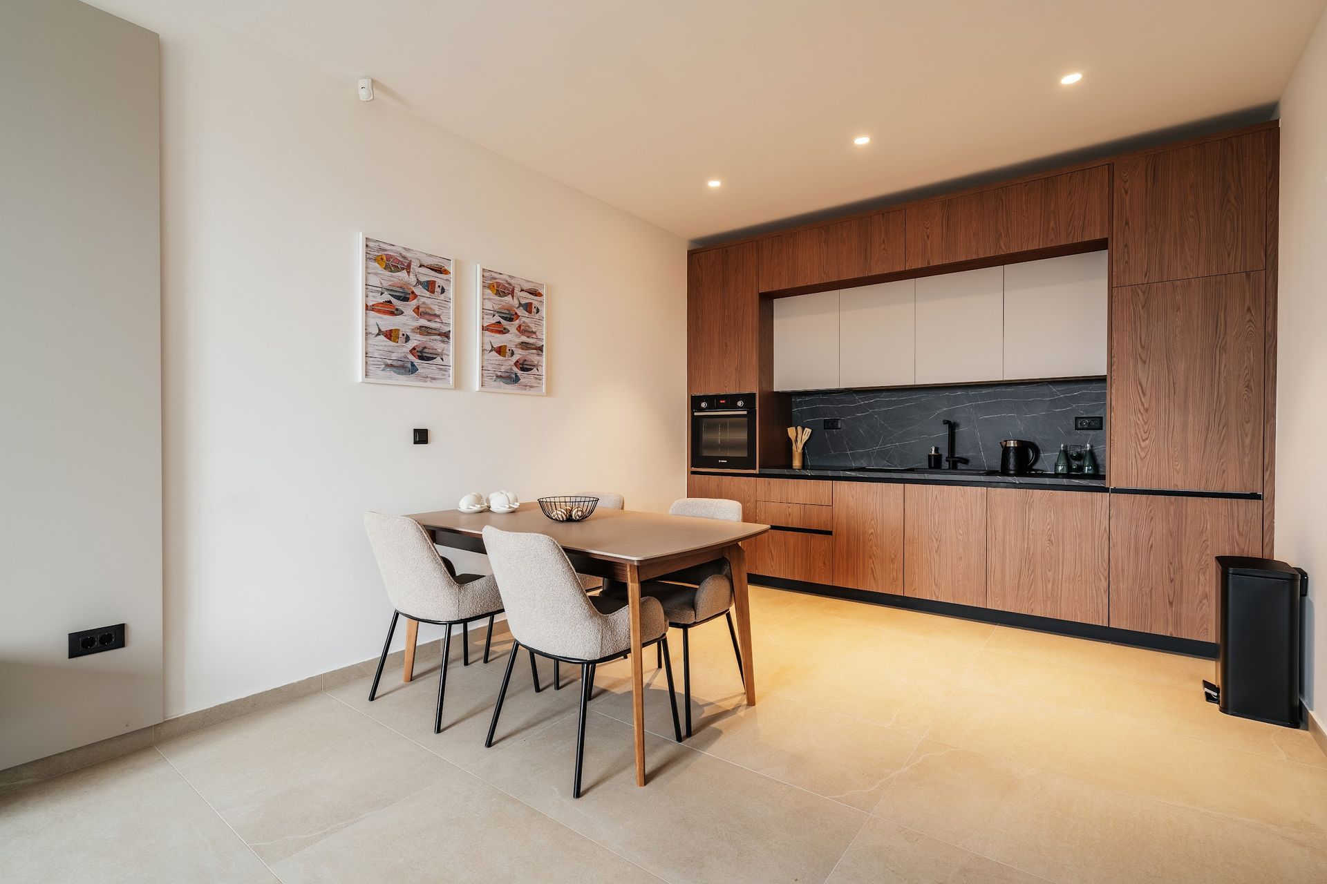 Izdaje se nova luksuzna vila sa bazenom i panoramskim pogledom na more – Reževići, Budva (na duži period) - Amfora Real Estate