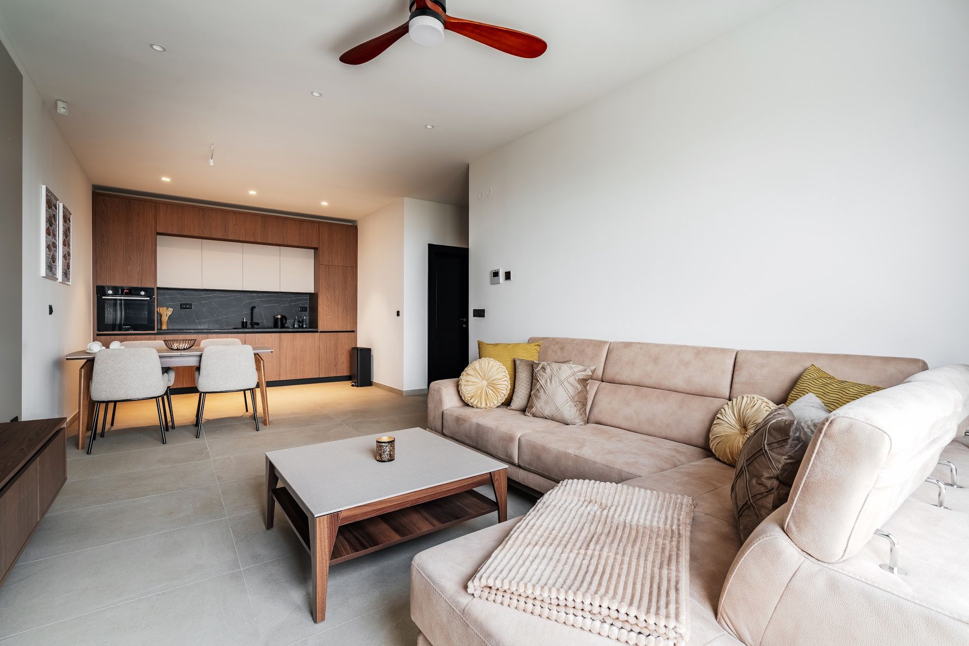 Izdaje se nova luksuzna vila sa bazenom i panoramskim pogledom na more – Reževići, Budva (na duži period) - Amfora Real Estate