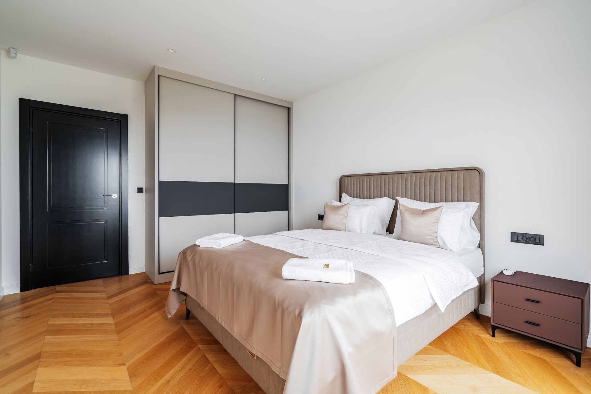 Izdaje se nova luksuzna vila sa bazenom i panoramskim pogledom na more – Reževići, Budva (na duži period) - Amfora Real Estate