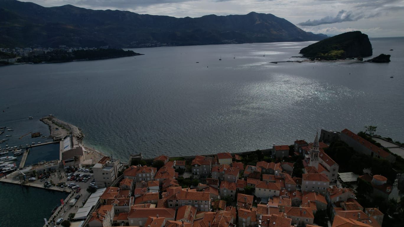 Kamena kuća sa 5 spratova i poslovnim prostorom u srcu Starog grada Budve – 167 m² - Amfora Real Estate