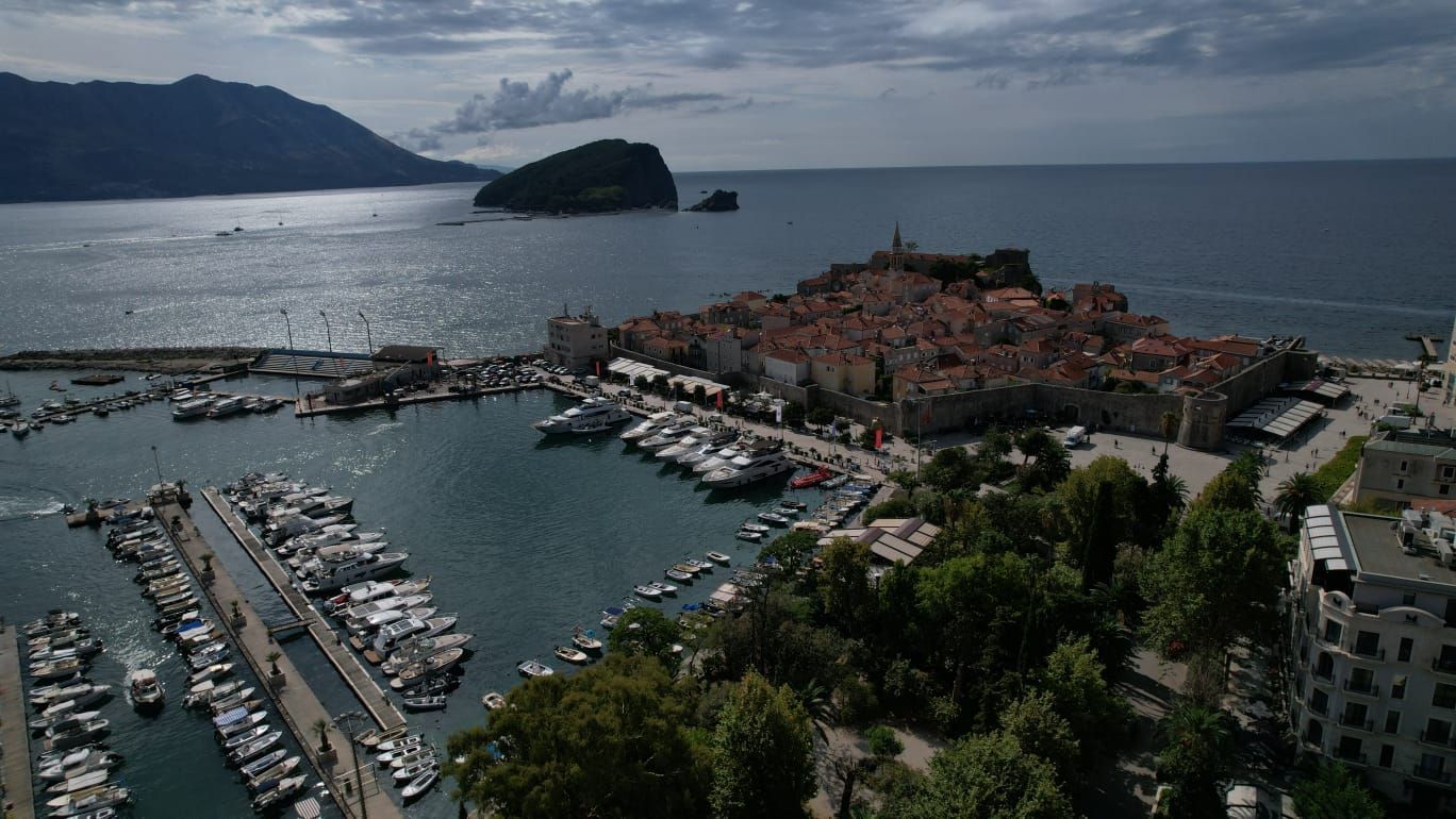 Kamena kuća sa 5 spratova i poslovnim prostorom u srcu Starog grada Budve – 167 m² - Amfora Real Estate