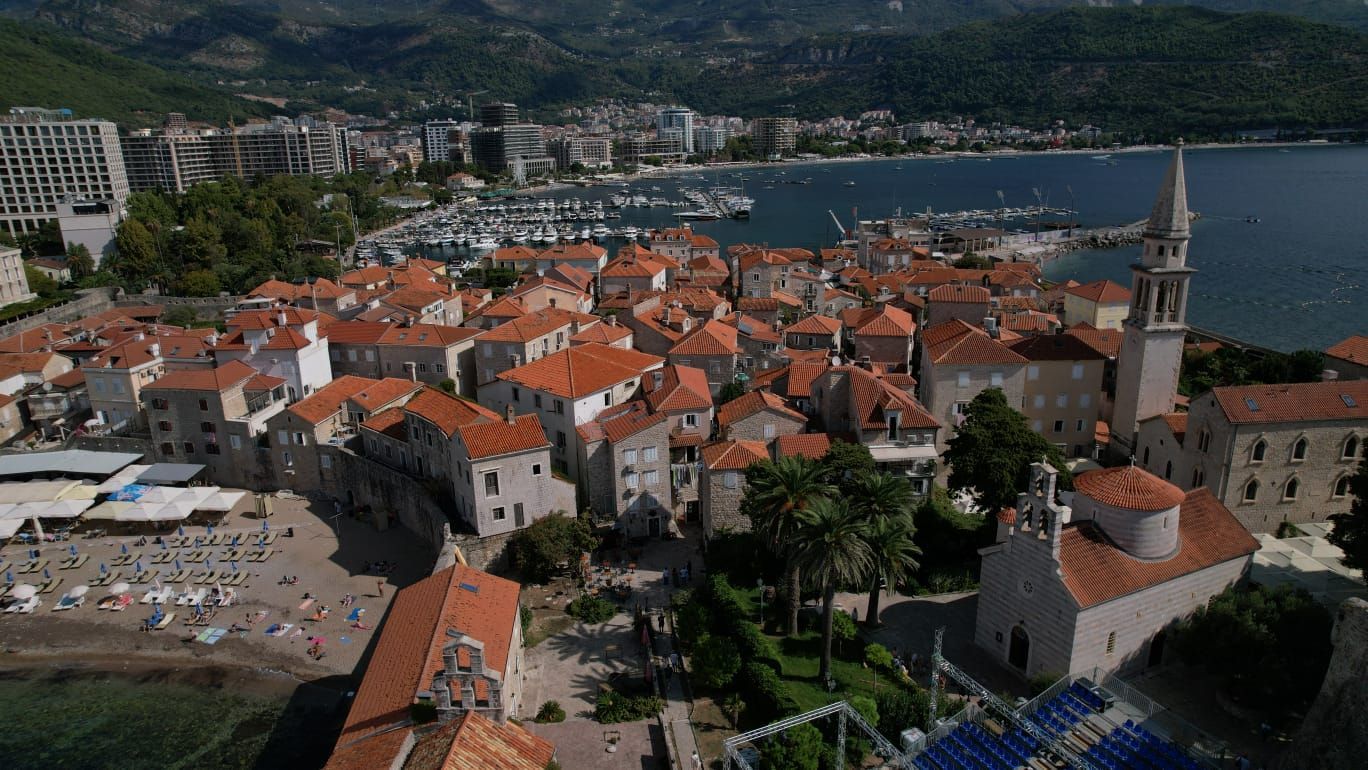 Kamena kuća sa 5 spratova i poslovnim prostorom u srcu Starog grada Budve – 167 m² - Amfora Real Estate