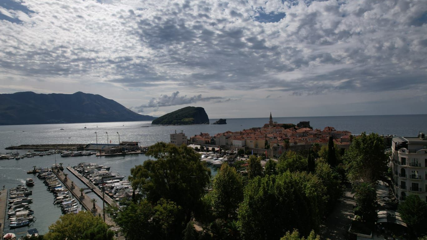 Kamena kuća sa 5 spratova i poslovnim prostorom u srcu Starog grada Budve – 167 m² - Amfora Real Estate