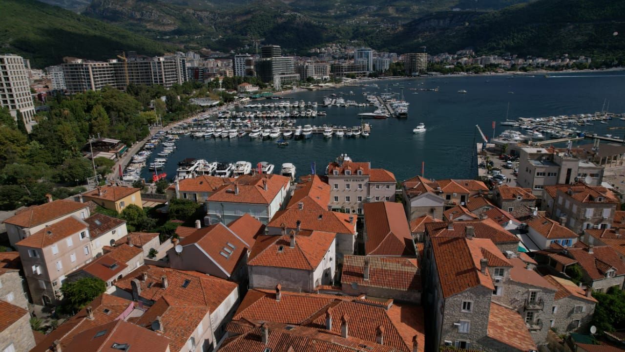 Kamena kuća sa 5 spratova i poslovnim prostorom u srcu Starog grada Budve – 167 m² - Amfora Real Estate